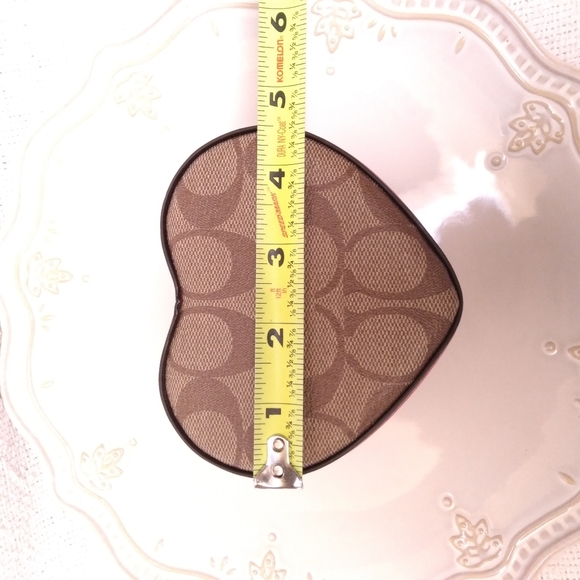 NWT Coach Heart Signature Khaki Red Trinket Box - Picture 9 of 13